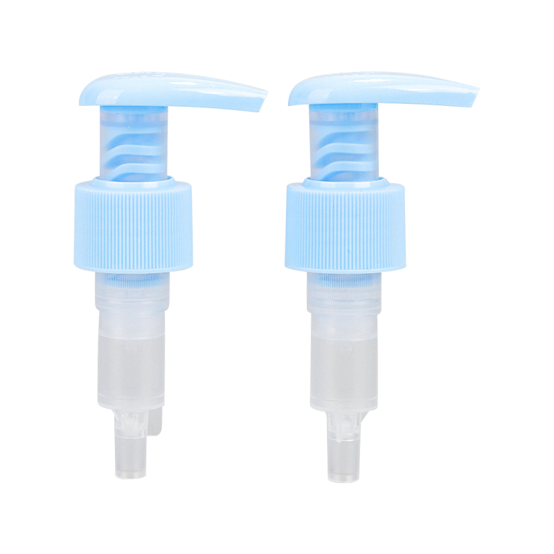 Blå gjennomsiktig plastflaske med pumpe